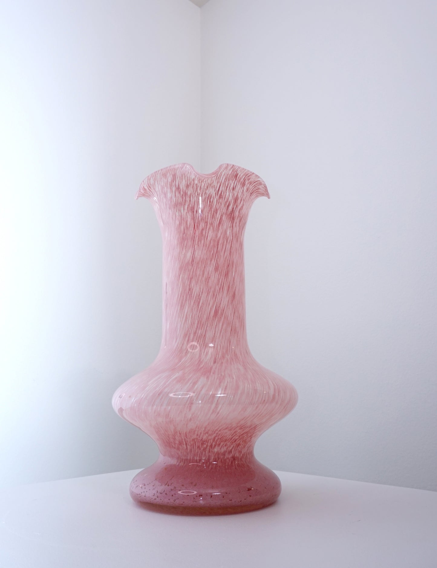 [1970s] Pink Murano Swirl Ruffled Neck Vase